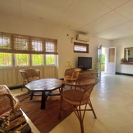 Louis Lake Villa Κάντι Εξωτερικό φωτογραφία