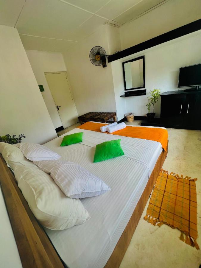 Louis Lake Villa Κάντι Εξωτερικό φωτογραφία