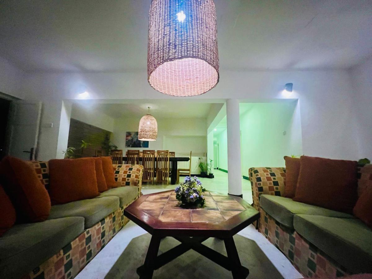 Louis Lake Villa Κάντι Εξωτερικό φωτογραφία
