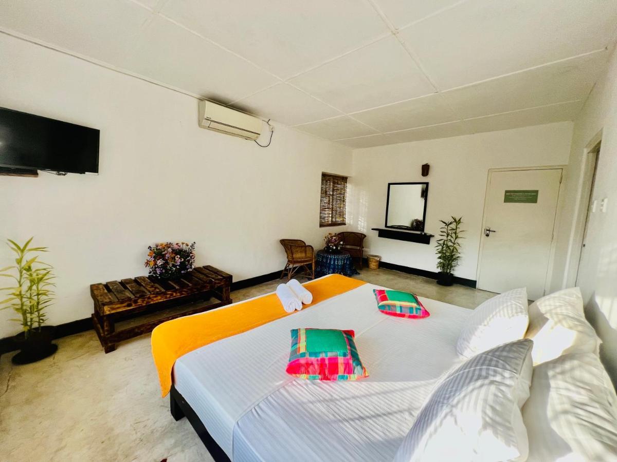Louis Lake Villa Κάντι Εξωτερικό φωτογραφία
