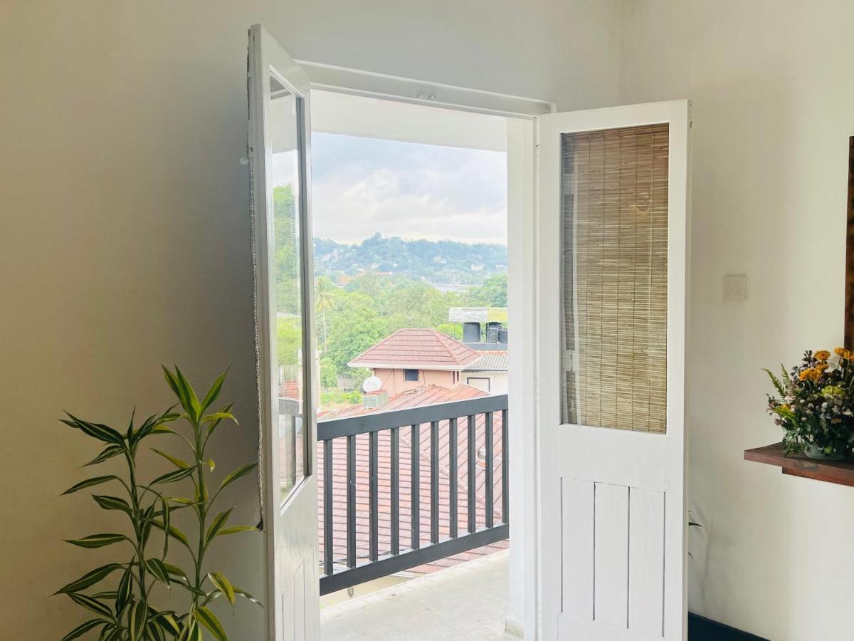 Louis Lake Villa Κάντι Εξωτερικό φωτογραφία